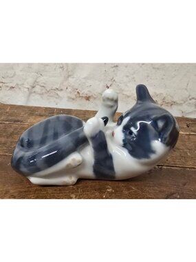 Royal Copenhagen Porcelain Cat 4" Figurine Denmark Design 727